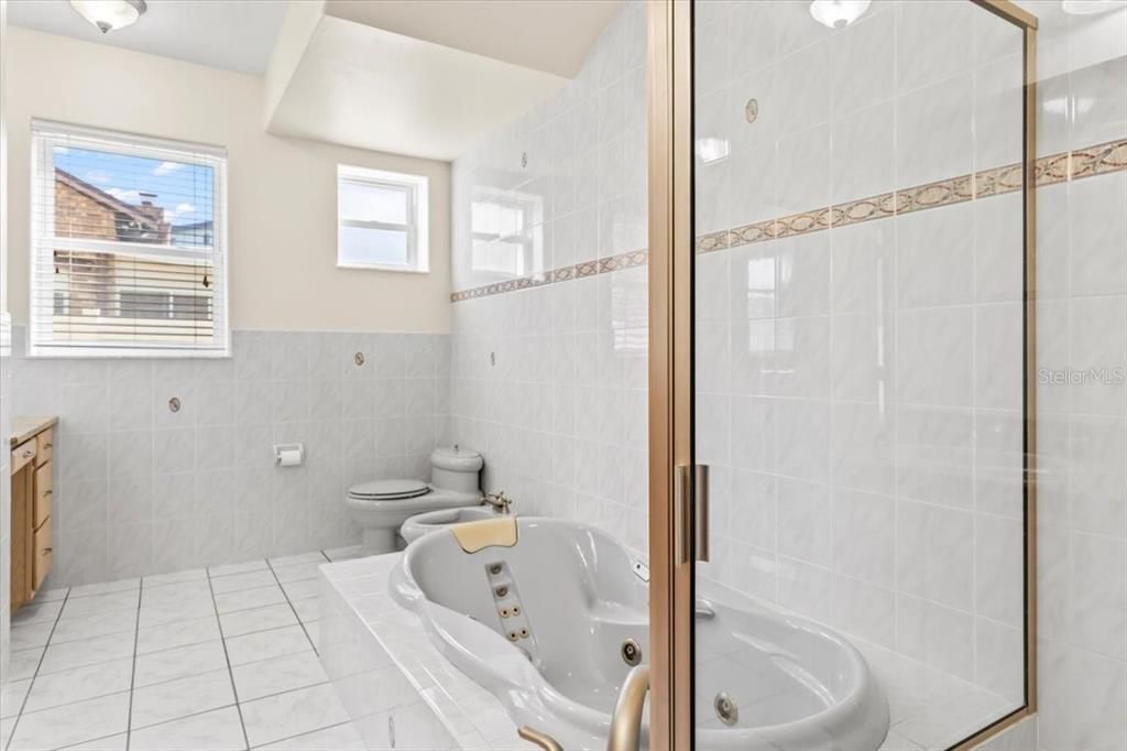 For Sale: $1,195,000 (3 beds, 2 baths, 3550 Square Feet)