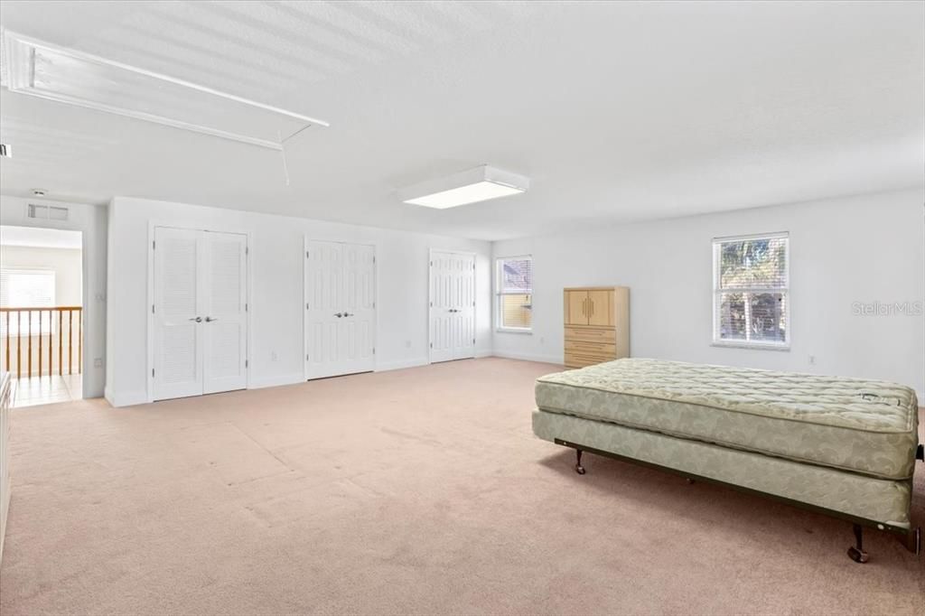 For Sale: $1,195,000 (3 beds, 2 baths, 3550 Square Feet)