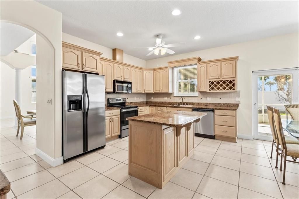 For Sale: $1,195,000 (3 beds, 2 baths, 3550 Square Feet)