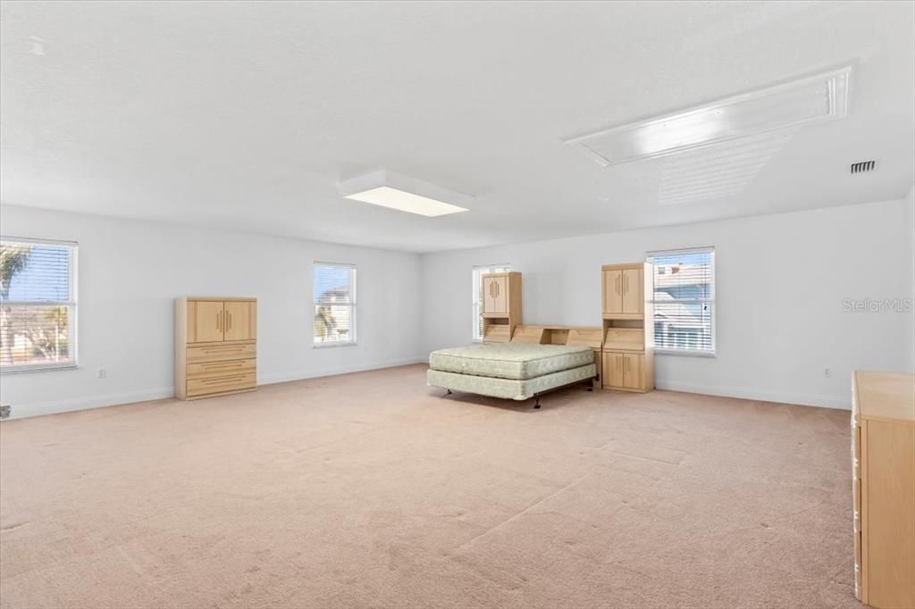 For Sale: $1,195,000 (3 beds, 2 baths, 3550 Square Feet)