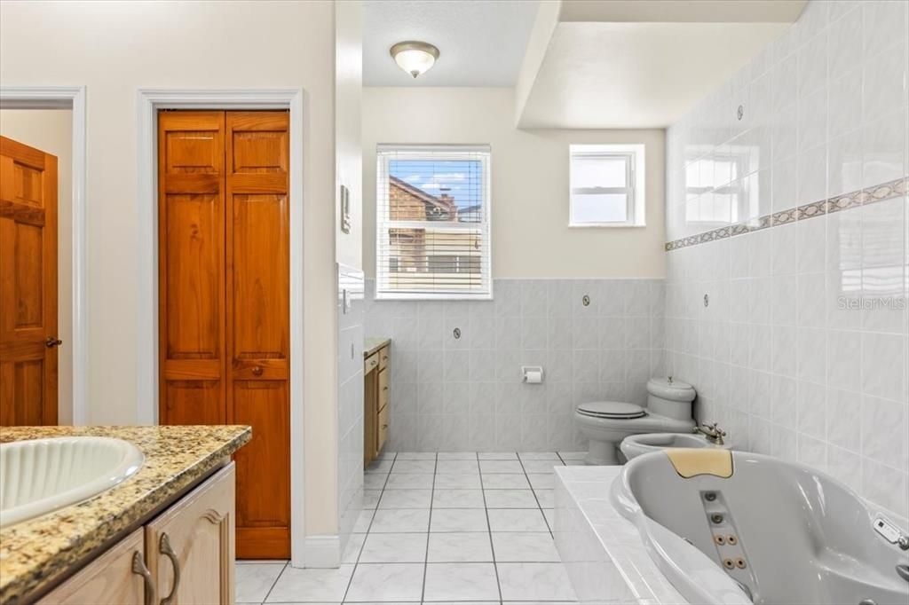 For Sale: $1,195,000 (3 beds, 2 baths, 3550 Square Feet)