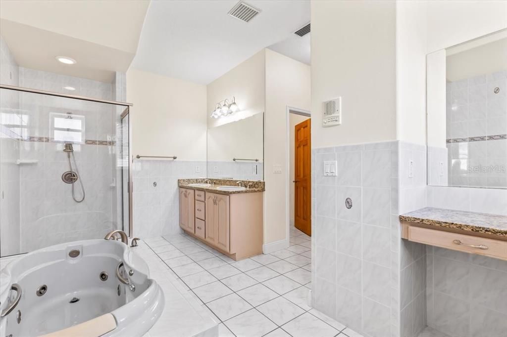 For Sale: $1,195,000 (3 beds, 2 baths, 3550 Square Feet)