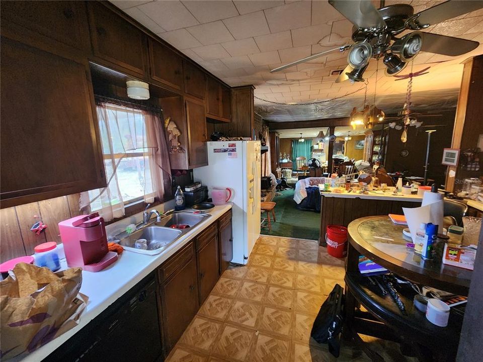 На продажу: $184,500 (2 спален, 2 ванн, 1119 Квадратных фут)