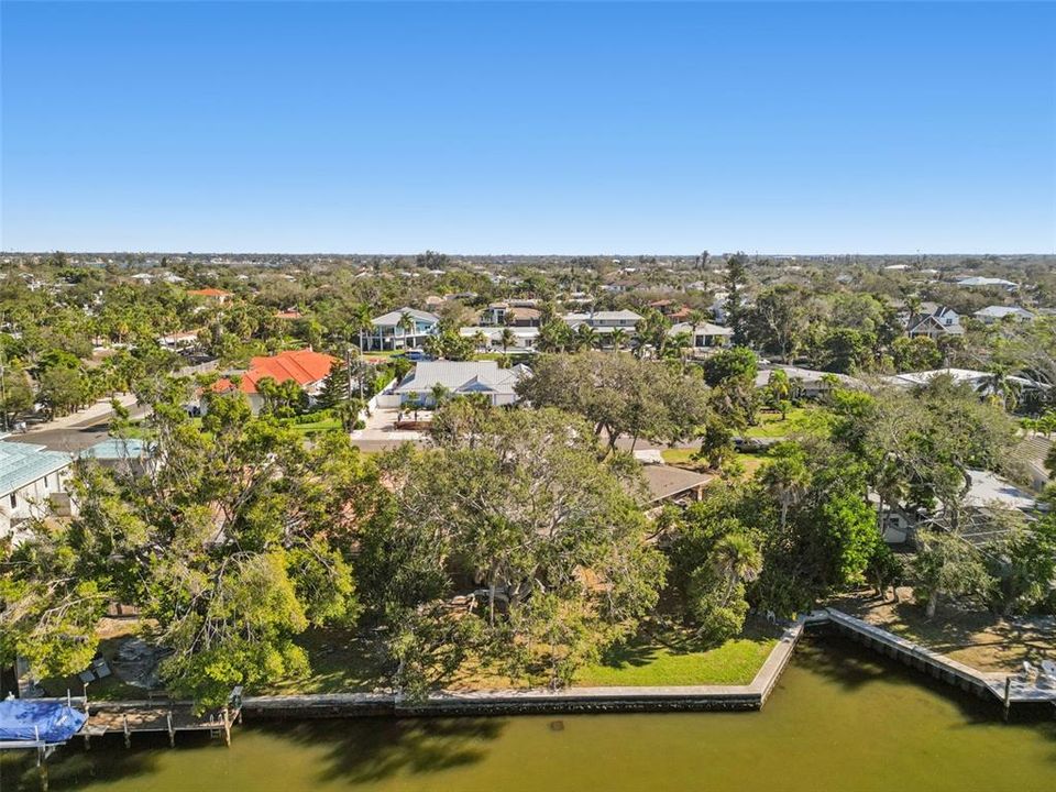 En Venta: $1,100,000 (0.35 acres)