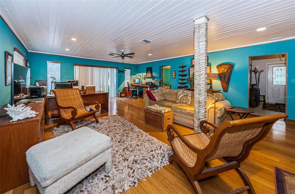 For Sale: $749,900 (3 beds, 3 baths, 2368 Square Feet)