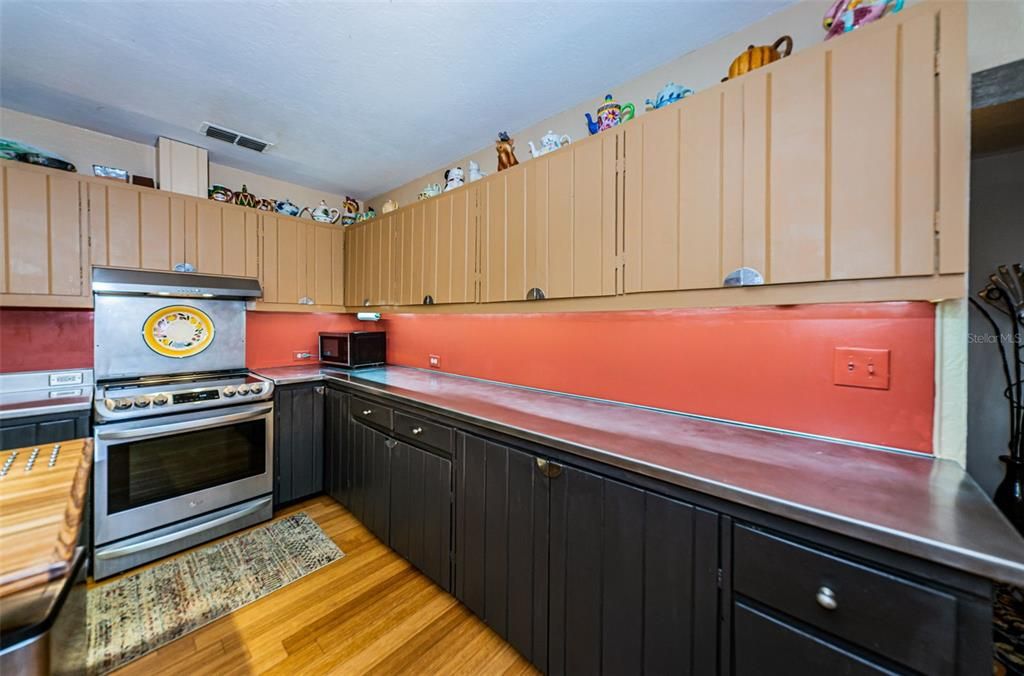 For Sale: $749,900 (3 beds, 3 baths, 2368 Square Feet)