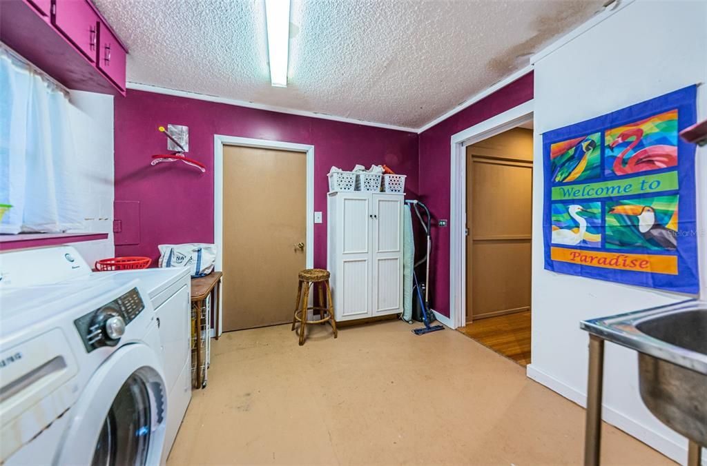 For Sale: $749,900 (3 beds, 3 baths, 2368 Square Feet)