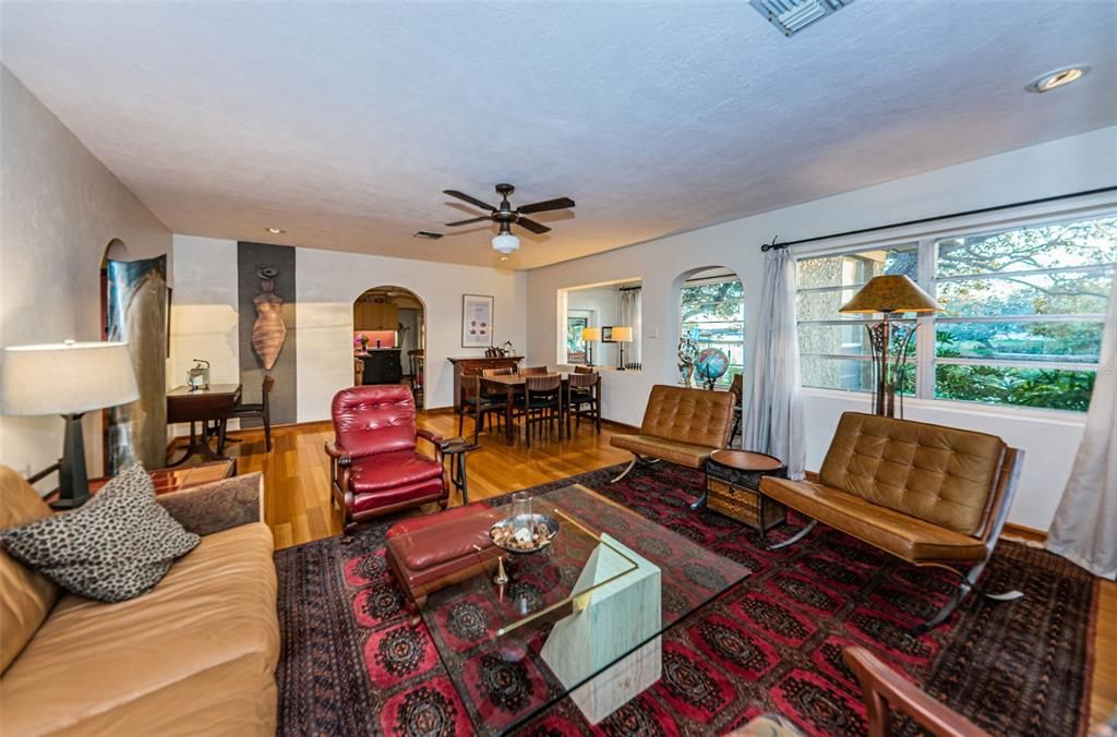 For Sale: $749,900 (3 beds, 3 baths, 2368 Square Feet)