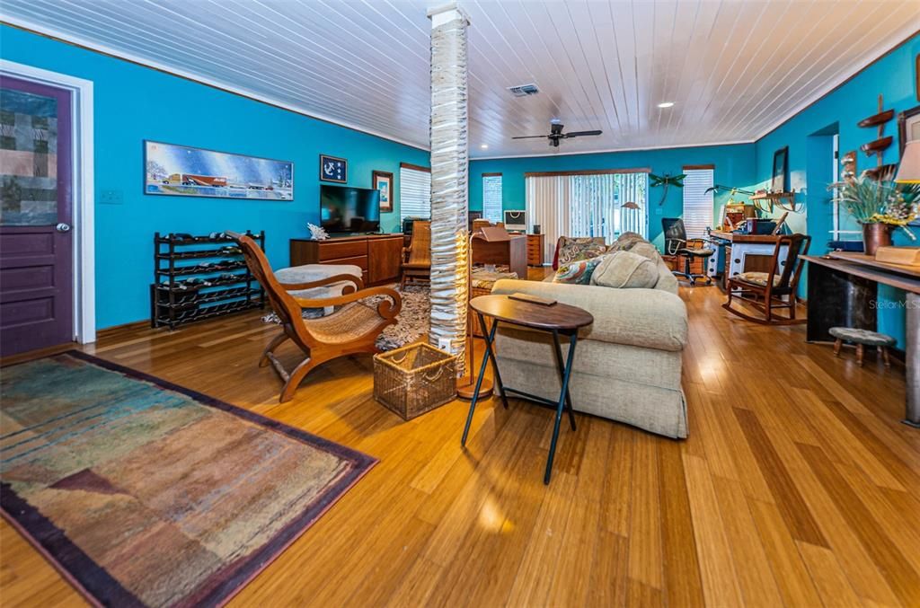 For Sale: $749,900 (3 beds, 3 baths, 2368 Square Feet)