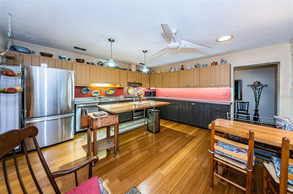 For Sale: $749,900 (3 beds, 3 baths, 2368 Square Feet)