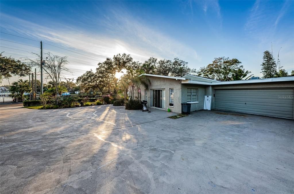 For Sale: $749,900 (3 beds, 3 baths, 2368 Square Feet)