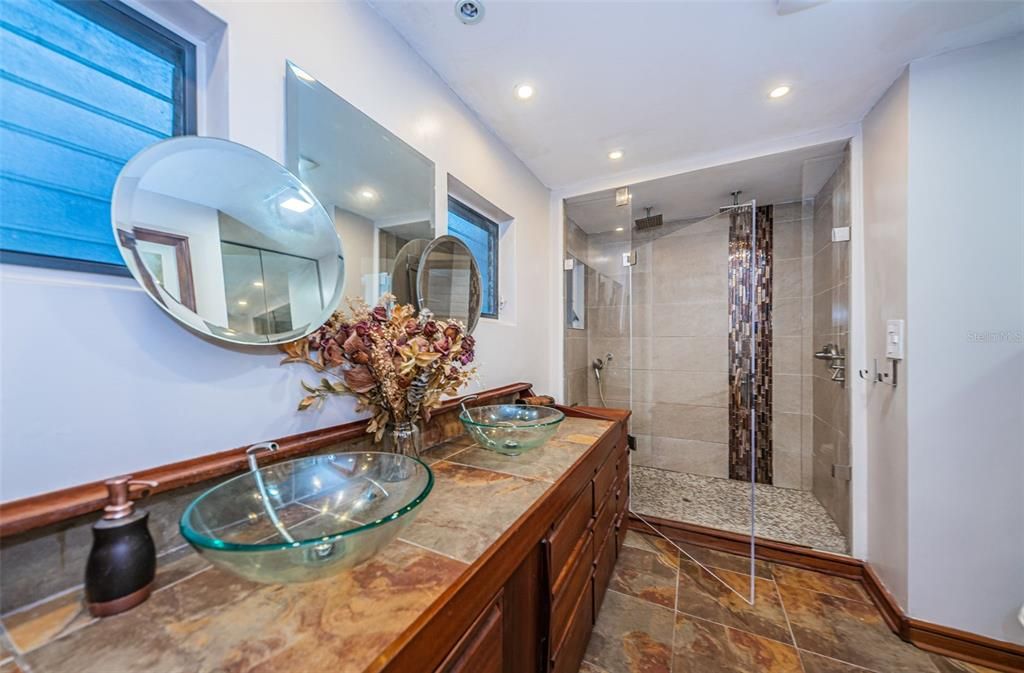 For Sale: $749,900 (3 beds, 3 baths, 2368 Square Feet)