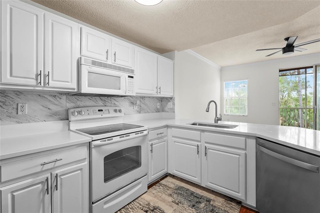 For Sale: $179,900 (1 beds, 1 baths, 1032 Square Feet)