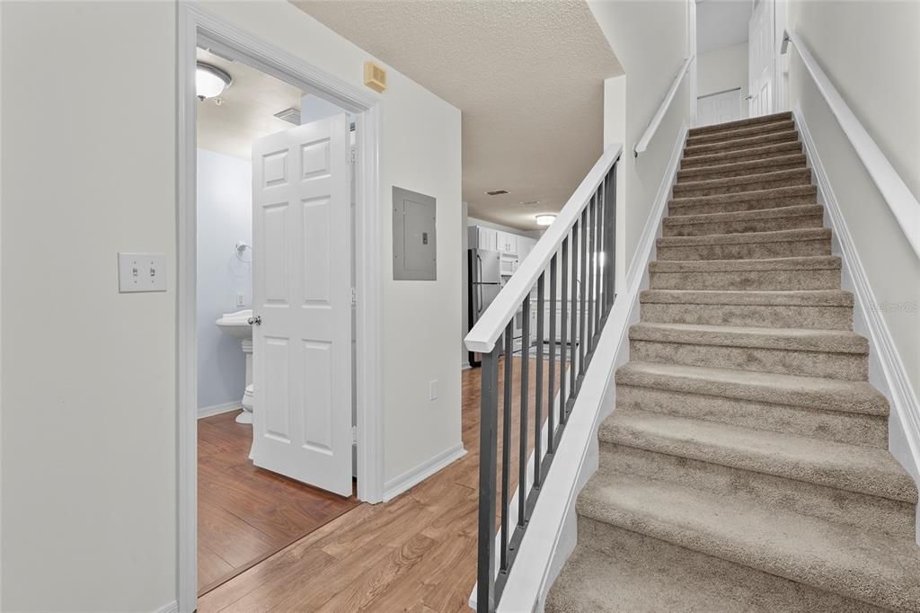 For Sale: $179,900 (1 beds, 1 baths, 1032 Square Feet)