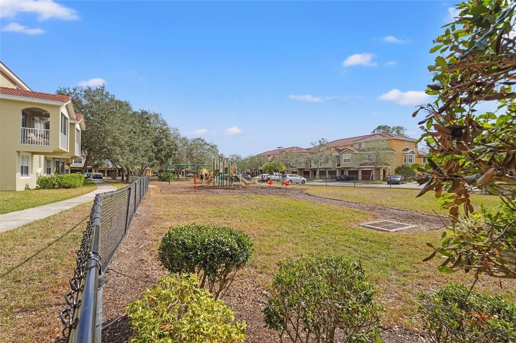 For Sale: $179,900 (1 beds, 1 baths, 1032 Square Feet)