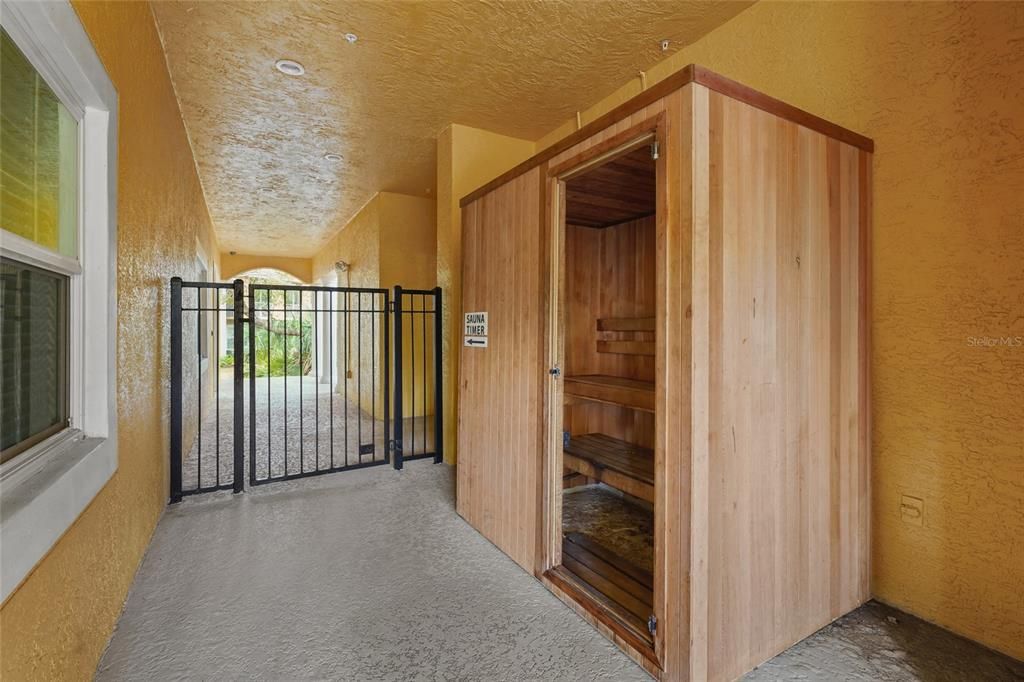 For Sale: $179,900 (1 beds, 1 baths, 1032 Square Feet)