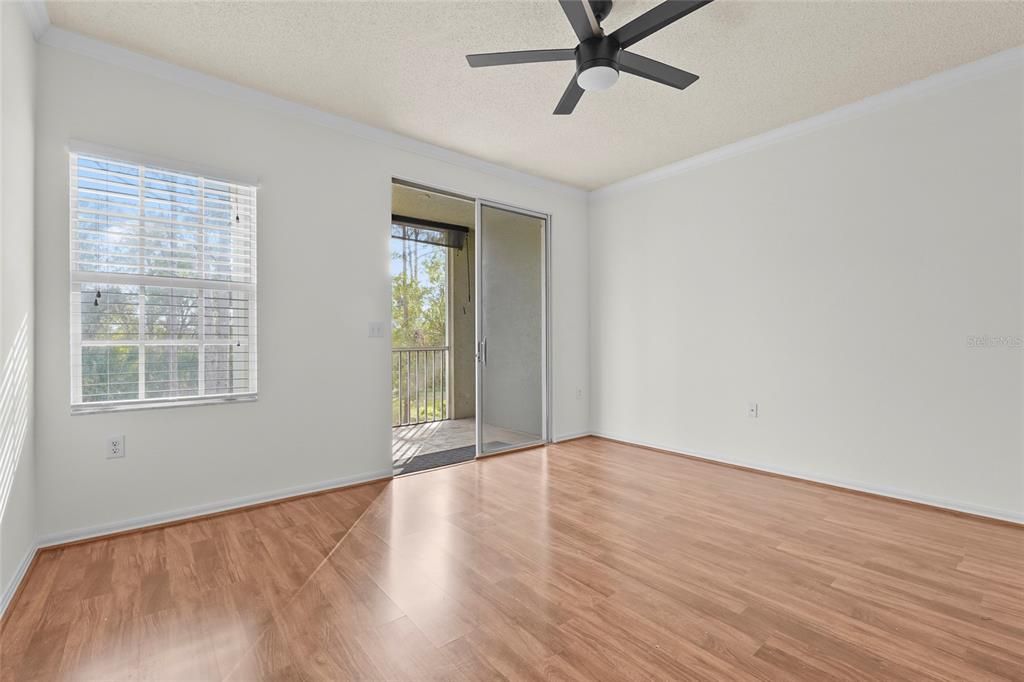 For Sale: $179,900 (1 beds, 1 baths, 1032 Square Feet)