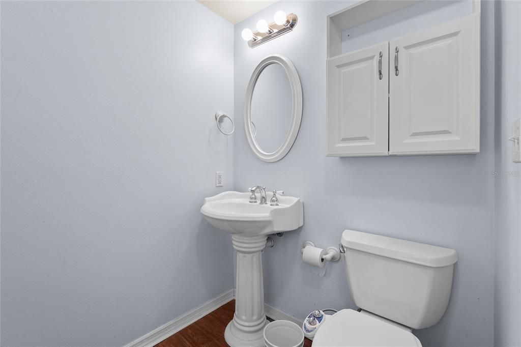 For Sale: $179,900 (1 beds, 1 baths, 1032 Square Feet)