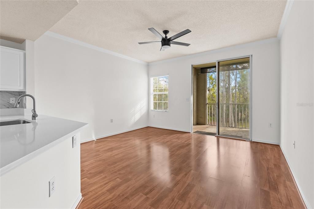 For Sale: $179,900 (1 beds, 1 baths, 1032 Square Feet)