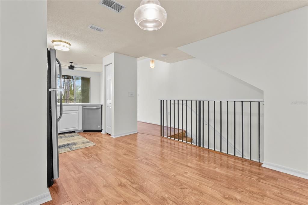 For Sale: $179,900 (1 beds, 1 baths, 1032 Square Feet)