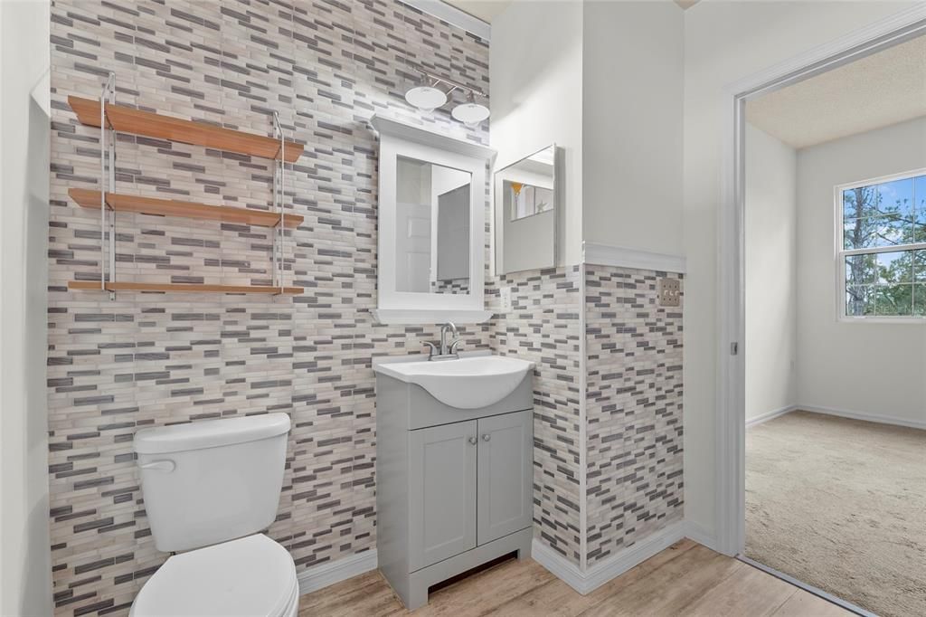 For Sale: $179,900 (1 beds, 1 baths, 1032 Square Feet)