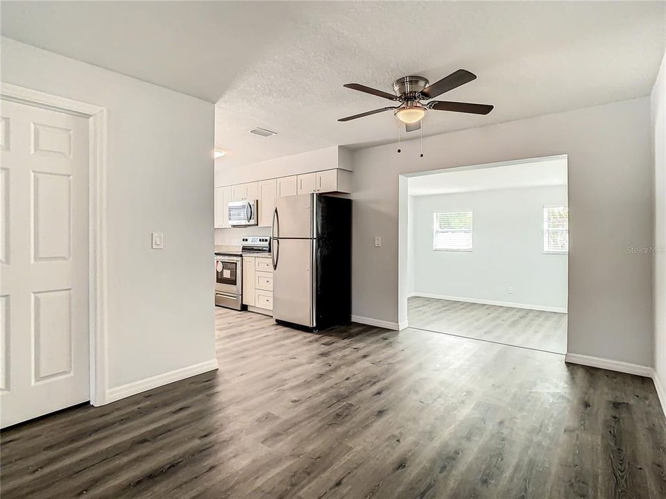 В аренду: $2,800 (3 спален, 2 ванн, 1277 Квадратных фут)