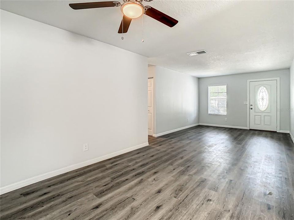 В аренду: $2,800 (3 спален, 2 ванн, 1277 Квадратных фут)