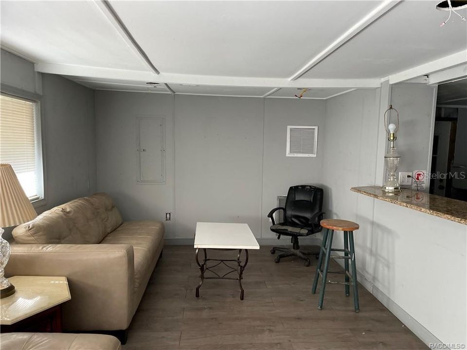 For Sale: $59,000 (1 beds, 1 baths, 672 Square Feet)