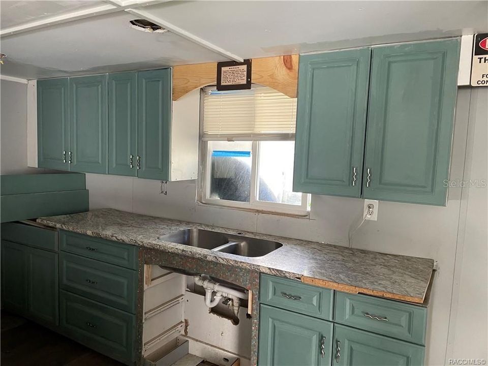 For Sale: $59,000 (1 beds, 1 baths, 672 Square Feet)