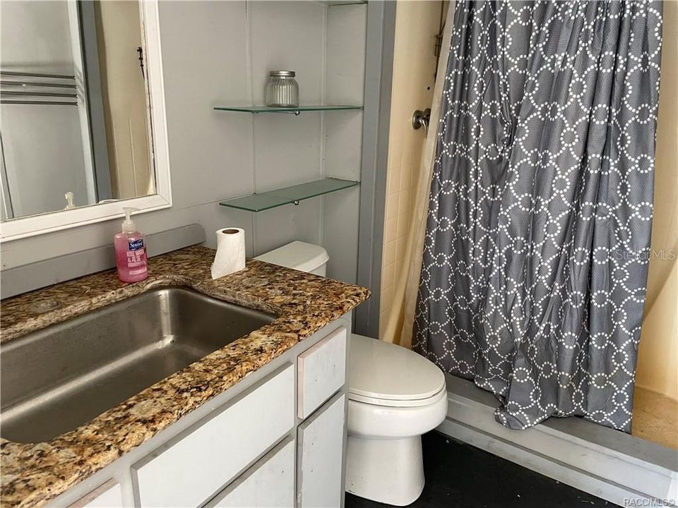 For Sale: $59,000 (1 beds, 1 baths, 672 Square Feet)