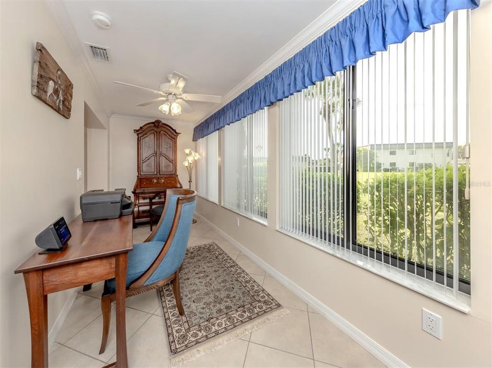 For Sale: $299,900 (2 beds, 2 baths, 1422 Square Feet)