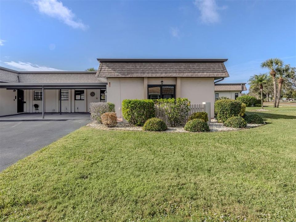 For Sale: $299,900 (2 beds, 2 baths, 1422 Square Feet)