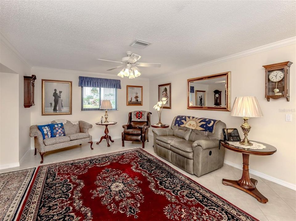 For Sale: $299,900 (2 beds, 2 baths, 1422 Square Feet)