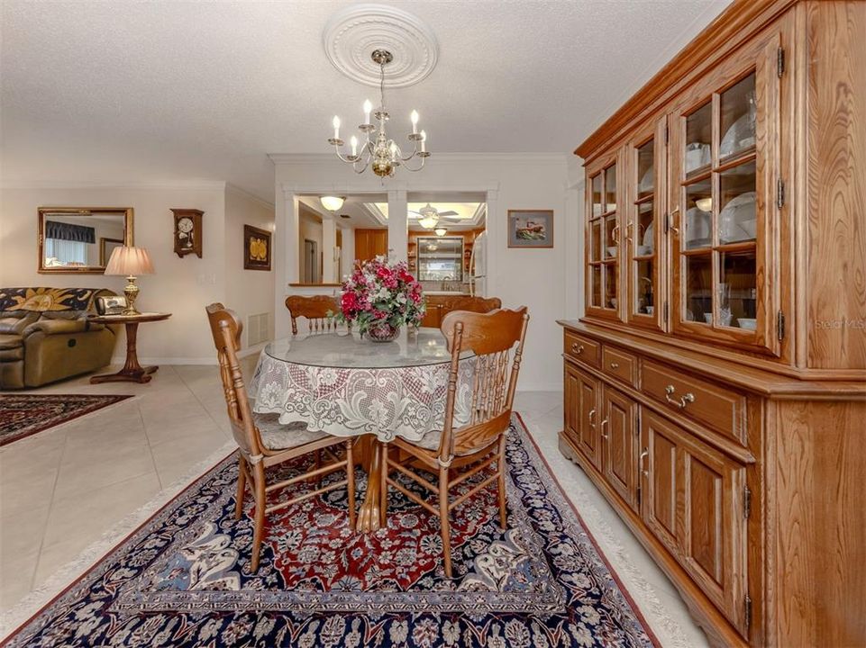 For Sale: $299,900 (2 beds, 2 baths, 1422 Square Feet)