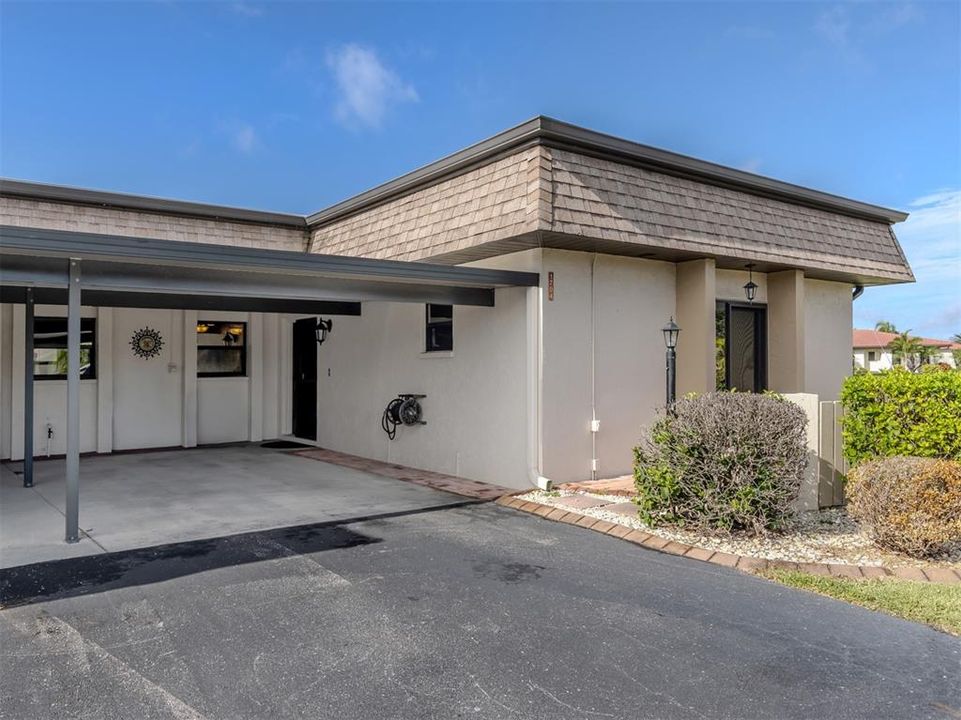 For Sale: $299,900 (2 beds, 2 baths, 1422 Square Feet)