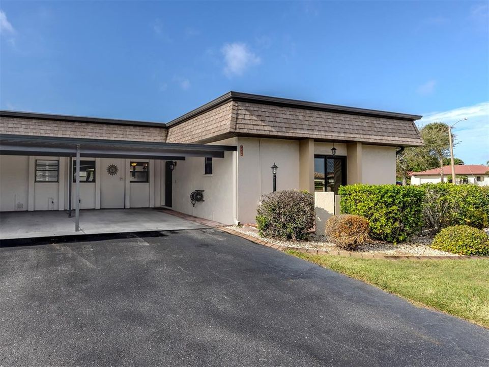 For Sale: $299,900 (2 beds, 2 baths, 1422 Square Feet)