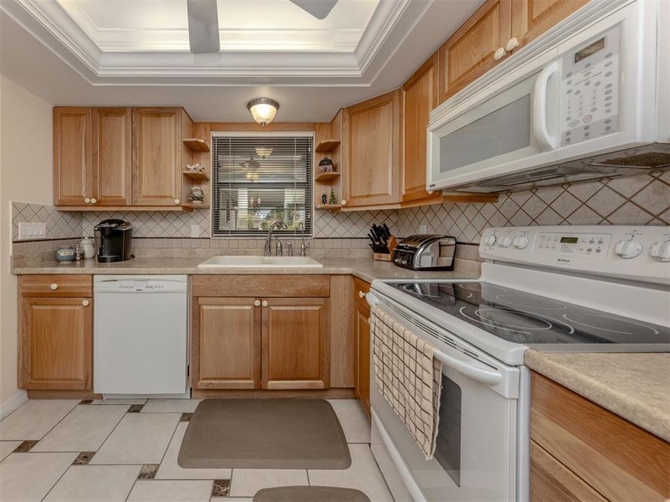 For Sale: $299,900 (2 beds, 2 baths, 1422 Square Feet)