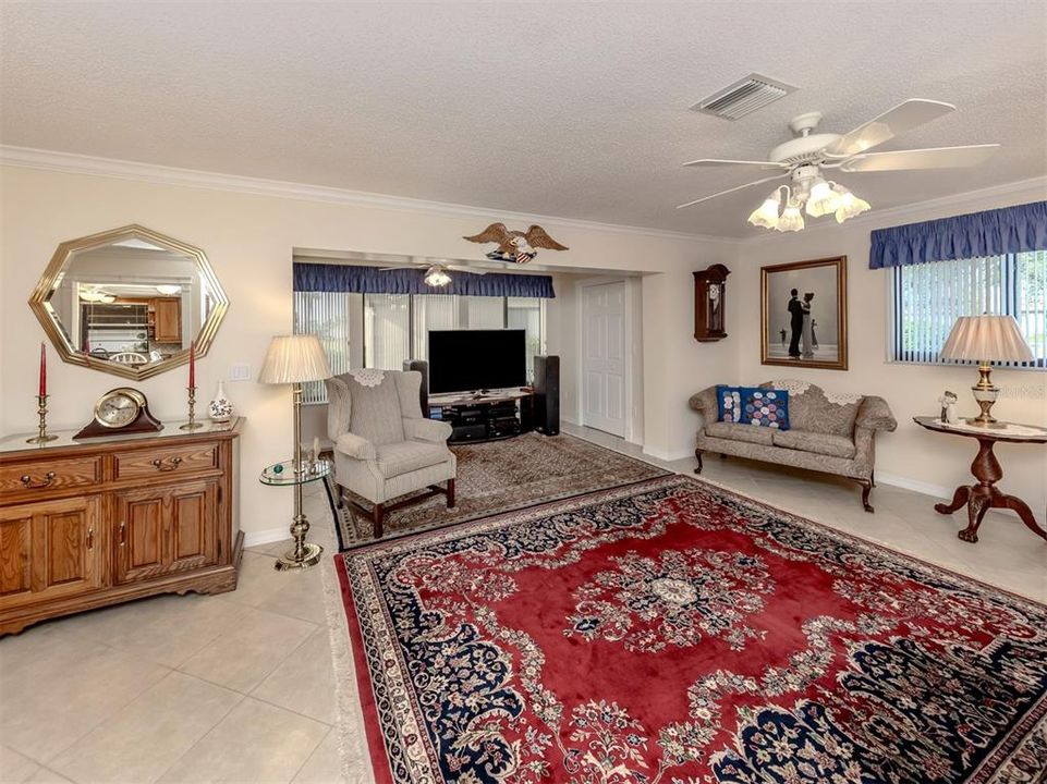 For Sale: $299,900 (2 beds, 2 baths, 1422 Square Feet)