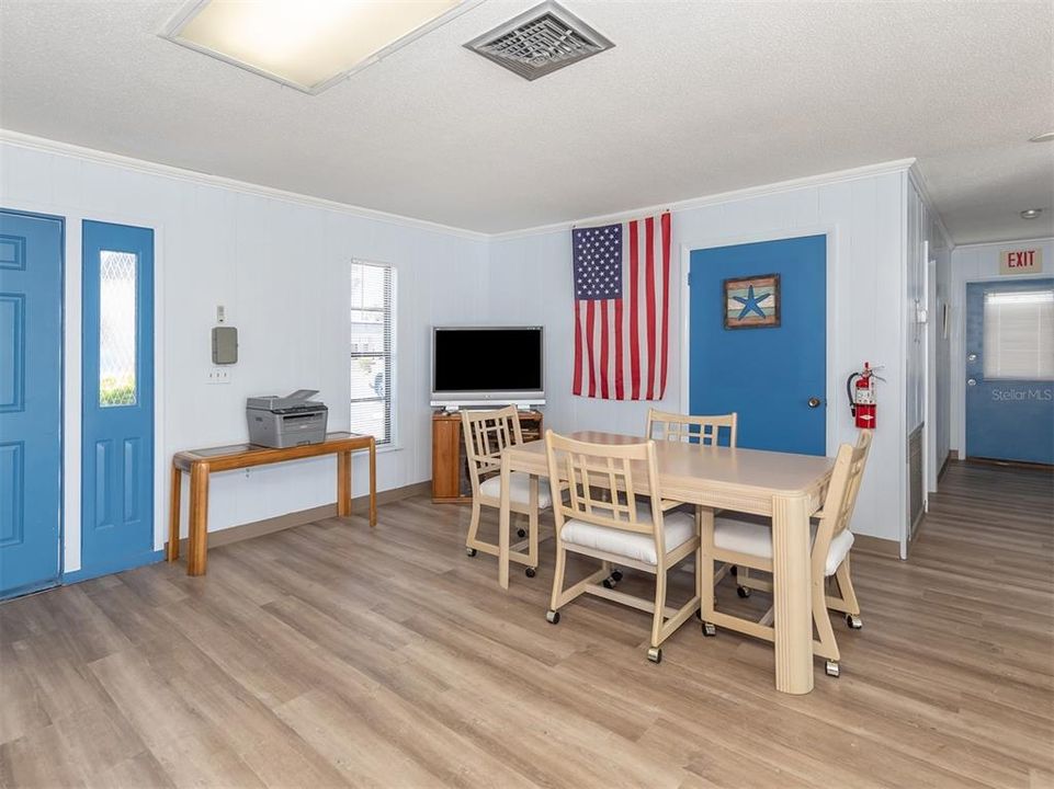 For Sale: $299,900 (2 beds, 2 baths, 1422 Square Feet)