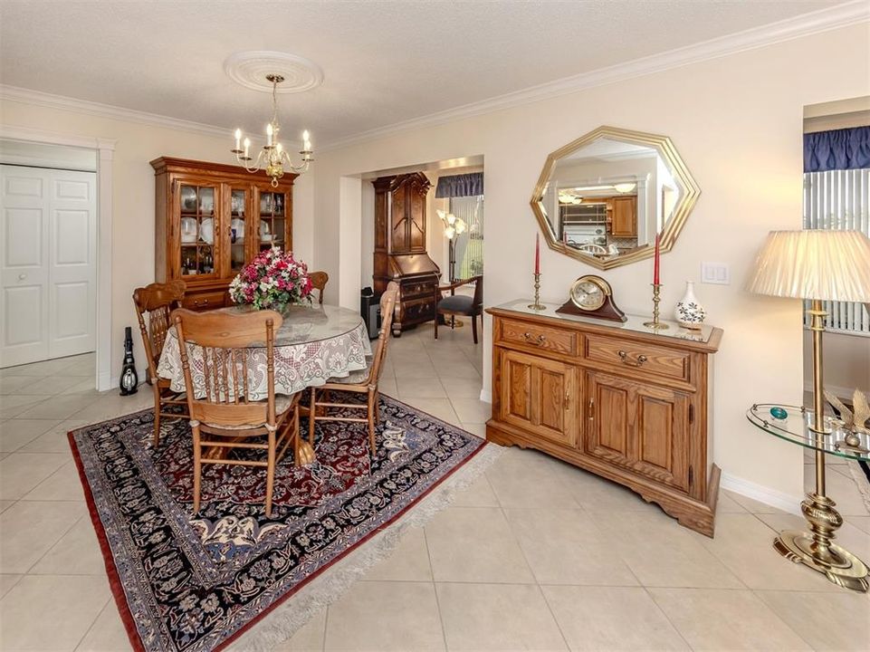 For Sale: $299,900 (2 beds, 2 baths, 1422 Square Feet)