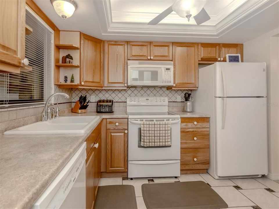 For Sale: $299,900 (2 beds, 2 baths, 1422 Square Feet)