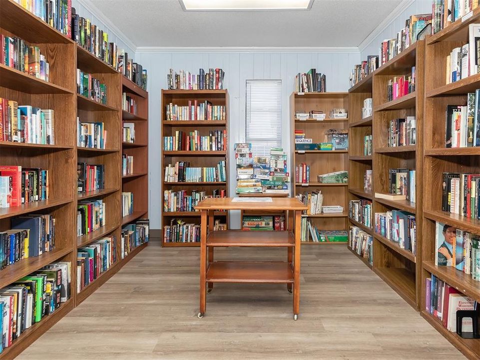 For Sale: $299,900 (2 beds, 2 baths, 1422 Square Feet)