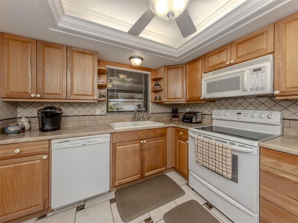 For Sale: $299,900 (2 beds, 2 baths, 1422 Square Feet)