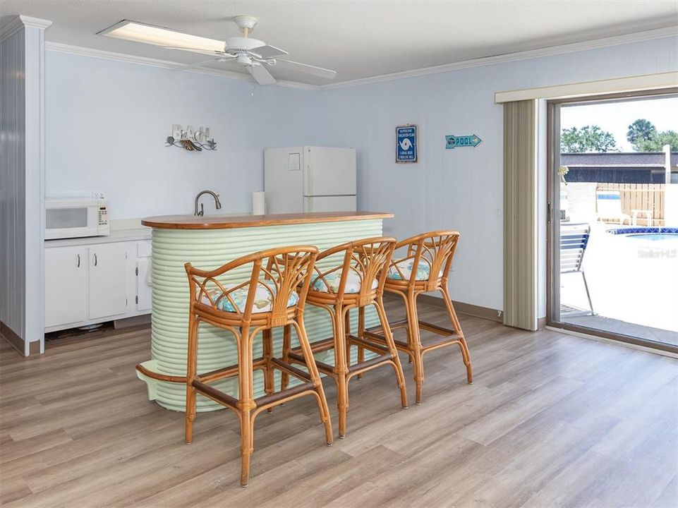 For Sale: $299,900 (2 beds, 2 baths, 1422 Square Feet)