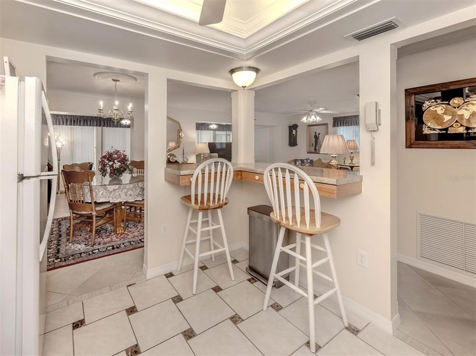 For Sale: $299,900 (2 beds, 2 baths, 1422 Square Feet)