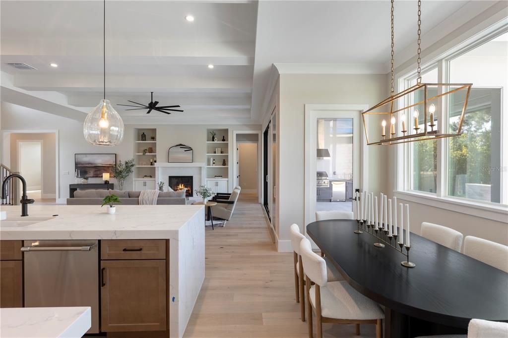 На продажу: $2,195,000 (5 спален, 4 ванн, 4429 Квадратных фут)