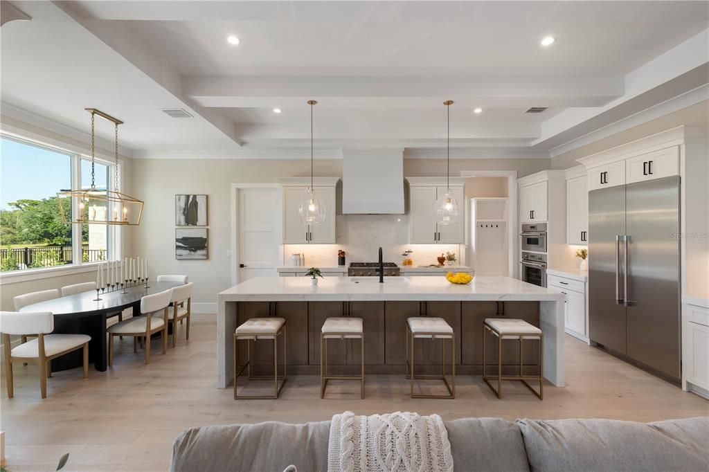 На продажу: $2,195,000 (5 спален, 4 ванн, 4429 Квадратных фут)