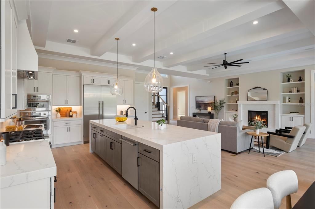 На продажу: $2,195,000 (5 спален, 4 ванн, 4429 Квадратных фут)