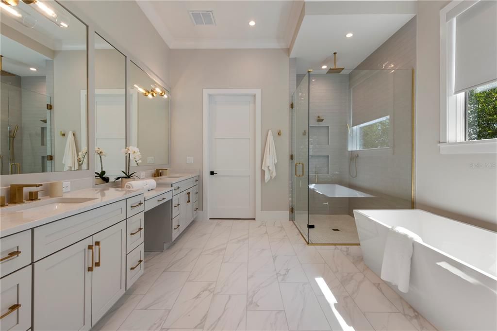 На продажу: $2,195,000 (5 спален, 4 ванн, 4429 Квадратных фут)