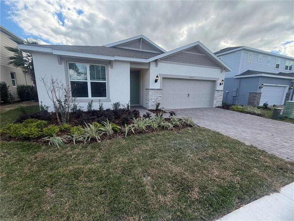 Недавно продано: $450,000 (4 спален, 2 ванн, 1850 Квадратных фут)